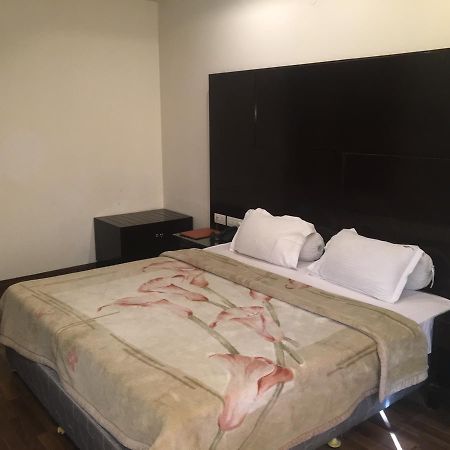 Hotel Vipul Grand Gurgaon Exterior foto