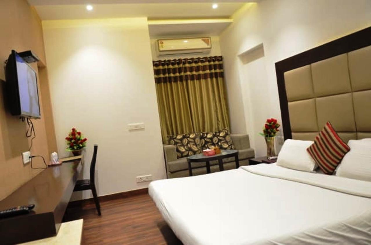 Hotel Vipul Grand Gurgaon Exterior foto