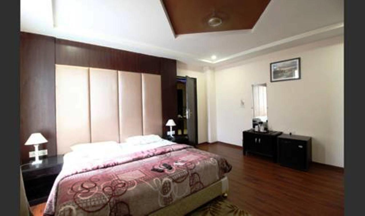 Hotel Vipul Grand Gurgaon Exterior foto