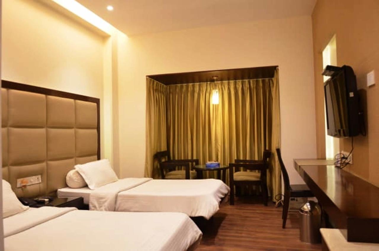 Hotel Vipul Grand Gurgaon Exterior foto